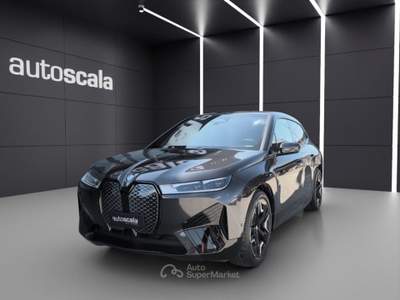 BMW iX xDrive40 Pacchetto Sportivo Nero usata Napoli