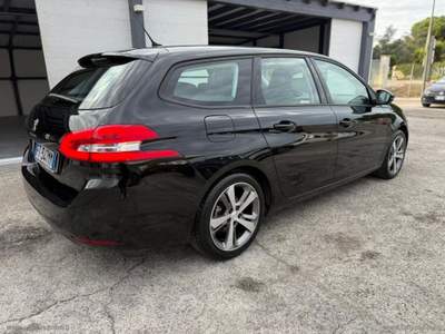 Peugeot 308 308 BlueHDi 100 S&S SW Active Nero usata Mesagne