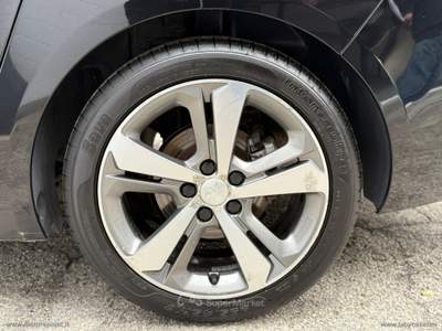 Peugeot 308 308 BlueHDi 100 S&S SW Active Nero usata Mesagne
