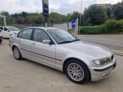 BMW Serie 3 320d 320d turbodiesel cat 4 porte Eletta usata Polistena