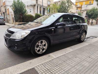 Opel Astra COSMO BERLINA Nero usata CORATO
