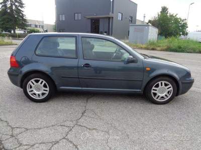 Volkswagen Golf cat 3 porte Comfortline usata Calderara di Reno
