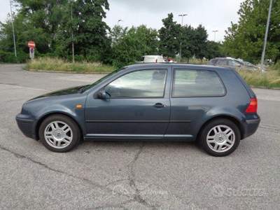 Volkswagen Golf cat 3 porte Comfortline usata Calderara di Reno