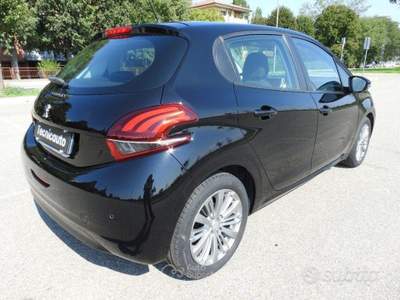 Peugeot 208 5 porte Active *NEOPATENT usata Calderara di Reno