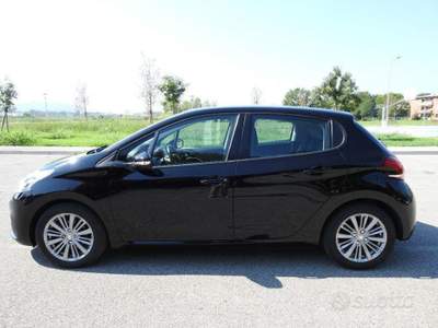Peugeot 208 5 porte Active *NEOPATENT usata Calderara di Reno