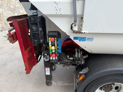 Isuzu M21 Heavy COMPATTATORE RIFIUTI OMB Bianco usata Giugliano in Campania