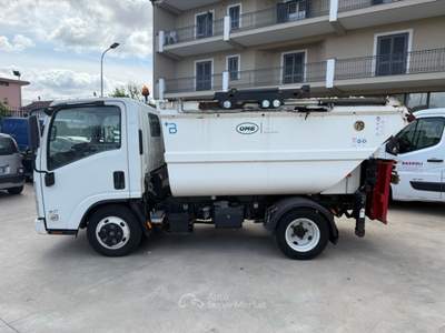 Isuzu M21 Heavy COMPATTATORE RIFIUTI OMB Bianco usata Giugliano in Campania
