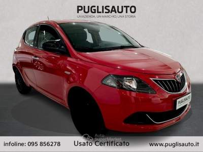 Lancia Ypsilon 1.0 FireFly 5 porte S&S Hybrid Ecochic Silver Rosso usata BELPASSO