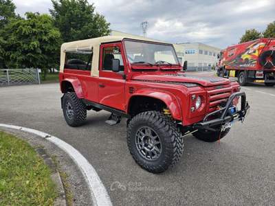 Land Rover Defender 110 2.5 Tdi cat S.W. County Rosso usata Dolo