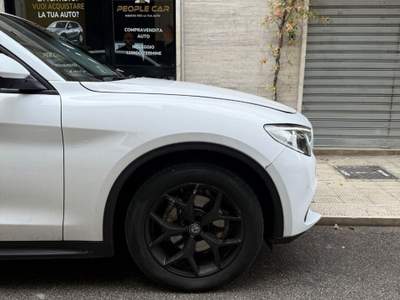 Alfa Romeo Stelvio AT8 RWD Executive Bianco usata Bari