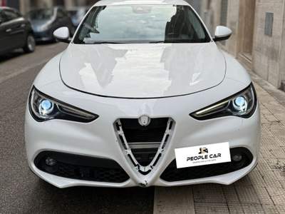 Alfa Romeo Stelvio AT8 RWD Executive Bianco usata Bari