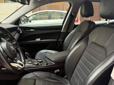 Alfa Romeo Stelvio AT8 RWD Executive Bianco usata Bari