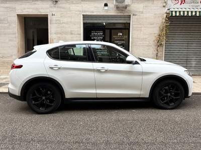 Alfa Romeo Stelvio AT8 RWD Executive Bianco usata Bari