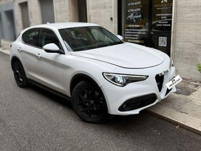 Alfa Romeo Stelvio AT8 RWD Executive Bianco usata Bari