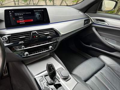 BMW Serie 5 530d 530 530d xDrive Touring Msport Nero usata Alberobello