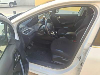 Peugeot 208 1.2 Vti Allure 5p Bianco usata Manfredonia
