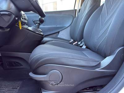 Lancia Ypsilon Ypsilon 1.0 FireFly 5 porte S&S Hybrid Gold Bianco usata Pordenone