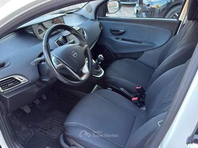 Lancia Ypsilon Ypsilon 1.0 FireFly 5 porte S&S Hybrid Gold Bianco usata Pordenone