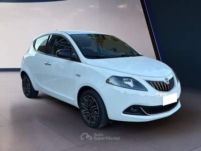 Lancia Ypsilon Ypsilon 1.0 FireFly 5 porte S&S Hybrid Gold Bianco usata Pordenone