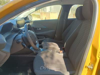 Peugeot 208 1.2 100cv 5 porte Style Giallo usata Monopoli