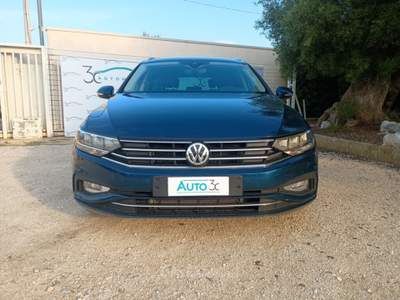 Volkswagen Passat Variant 1.6 TDI 120cv DSG Business BMT Blu/Azzurro usata Monopoli