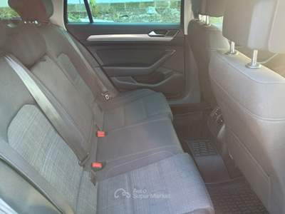 Volkswagen Passat Variant 1.6 TDI 120cv DSG Business BMT Blu/Azzurro usata Monopoli
