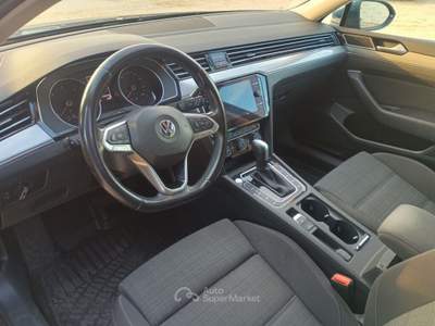 Volkswagen Passat Variant 1.6 TDI 120cv DSG Business BMT Blu/Azzurro usata Monopoli