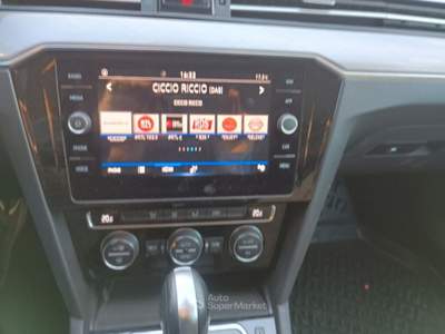 Volkswagen Passat Variant 1.6 TDI 120cv DSG Business BMT Blu/Azzurro usata Monopoli