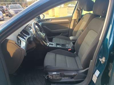 Volkswagen Passat Variant 1.6 TDI 120cv DSG Business BMT Blu/Azzurro usata Monopoli