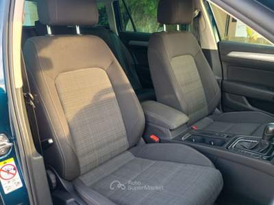 Volkswagen Passat Variant 1.6 TDI 120cv DSG Business BMT Blu/Azzurro usata Monopoli