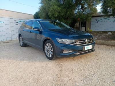 Volkswagen Passat Variant 1.6 TDI 120cv DSG Business BMT Blu/Azzurro usata Monopoli