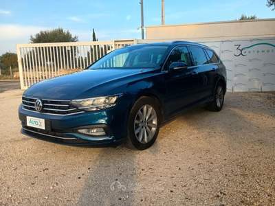 Volkswagen Passat Variant 1.6 TDI 120cv DSG Business BMT Blu/Azzurro usata Monopoli