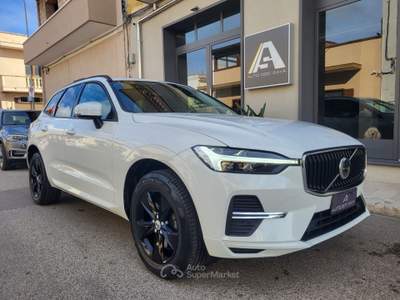 Volvo XC60 HYBRID/Diesel Awd Geartronic Momentum.... Bianco usata Sava