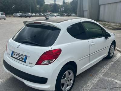 Peugeot 207 + 12 mesi garanzia E5 versione 200 anni di pegueto Bianco usata Tivoli