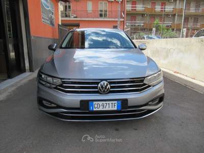 Volkswagen Passat Variant 2.0 TDI SCR 200 CV DSG Executive Grigio usata Striano