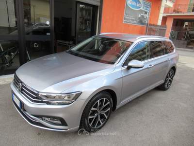 Volkswagen Passat Variant 2.0 TDI SCR 200 CV DSG Executive Grigio usata Striano