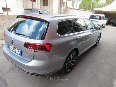 Volkswagen Passat Variant 2.0 TDI SCR 200 CV DSG Executive Grigio usata Striano