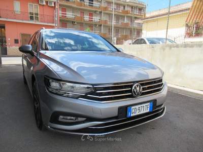 Volkswagen Passat Variant 2.0 TDI SCR 200 CV DSG Executive Grigio usata Striano