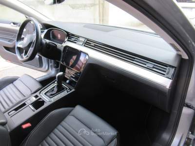 Volkswagen Passat Variant 2.0 TDI SCR 200 CV DSG Executive Grigio usata Striano