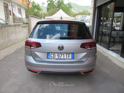 Volkswagen Passat Variant 2.0 TDI SCR 200 CV DSG Executive Grigio usata Striano