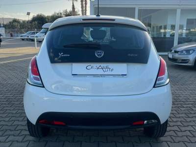 Lancia Ypsilon 1.0 FireFly 5p S&S Hybrid Silver Bianco usata Fasano