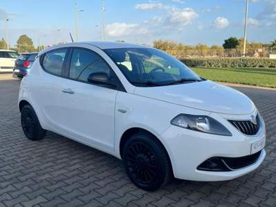 Lancia Ypsilon 1.0 FireFly 5p S&S Hybrid Silver Bianco usata Fasano