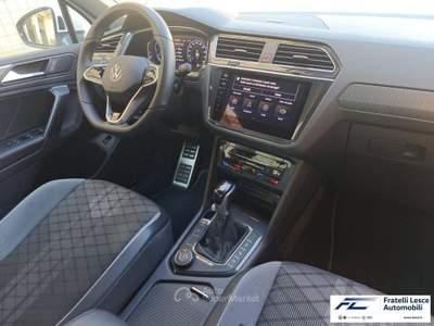 Volkswagen Tiguan  2.0 tdi R-Line 4motion 200cv dsg Bianco usata Cassano allo Ionio