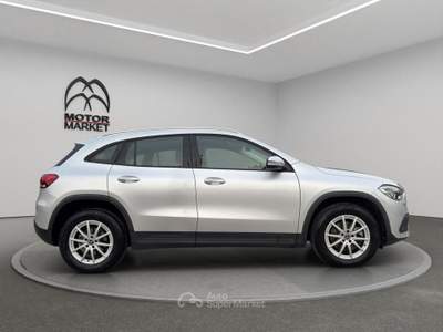 Mercedes-Benz GLA 200 D Business Extra 8G-DCT Argento usata Roma