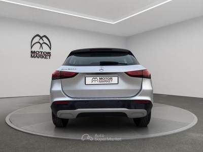 Mercedes-Benz GLA 200 D Business Extra 8G-DCT Argento usata Roma