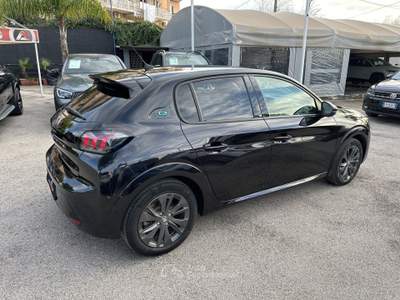 Peugeot 208 e- 100kW 5 porte Allure Nero usata Cercola