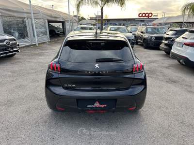 Peugeot 208 e- 100kW 5 porte Allure Nero usata Cercola