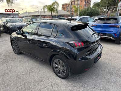 Peugeot 208 e- 100kW 5 porte Allure Nero usata Cercola