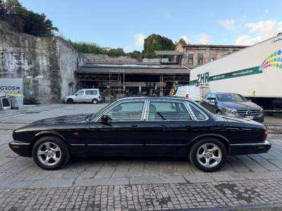Jaguar XJ 3.2 cat Executive  ISCRITTA ASI Nero usata Arcola