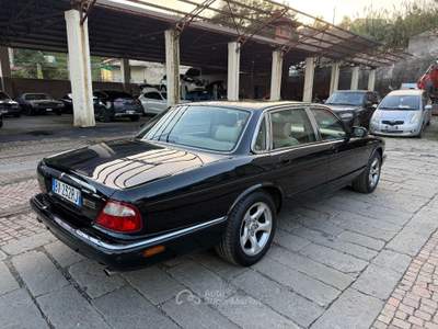 Jaguar XJ 3.2 cat Executive  ISCRITTA ASI Nero usata Arcola